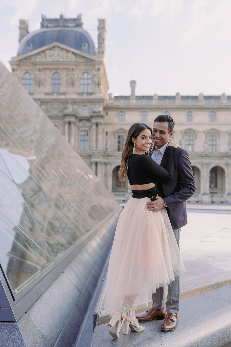 Cute couple photos at the Louvre Museum