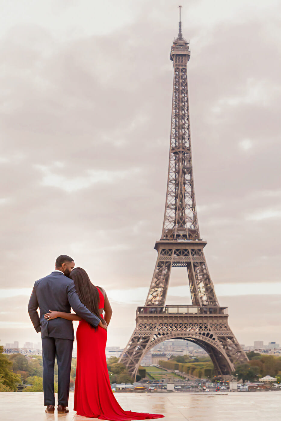 Dreamy Eiffel Tower pictures for black couples