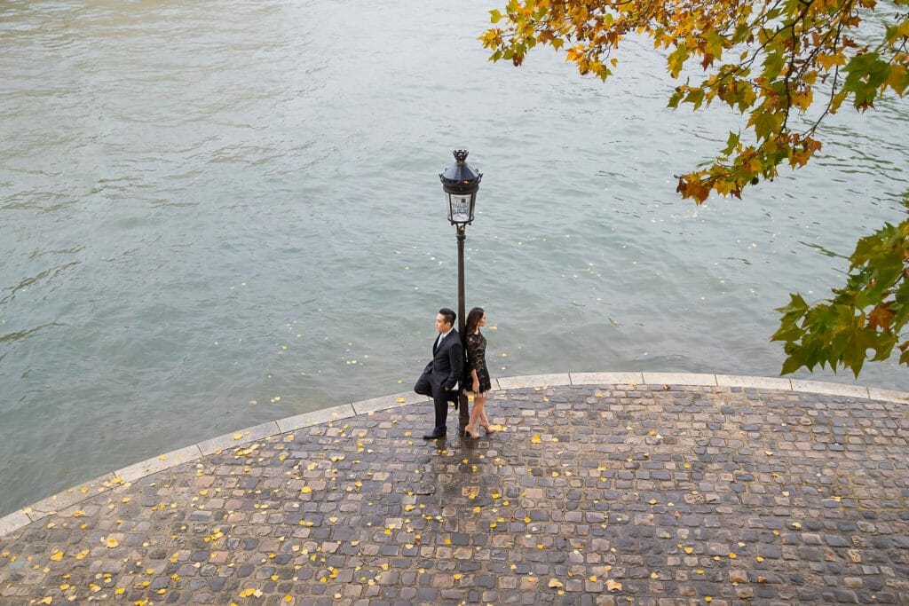 Creative couple photos near Notre Dame de Paris