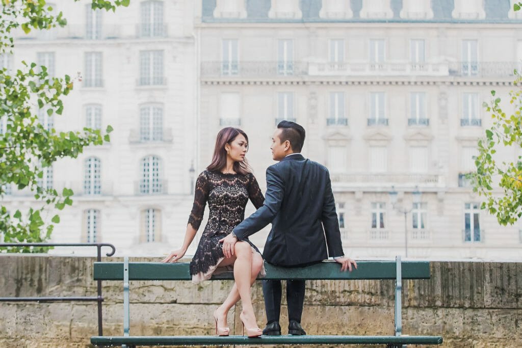 Beautiful couple photos at Notre Dame de Paris