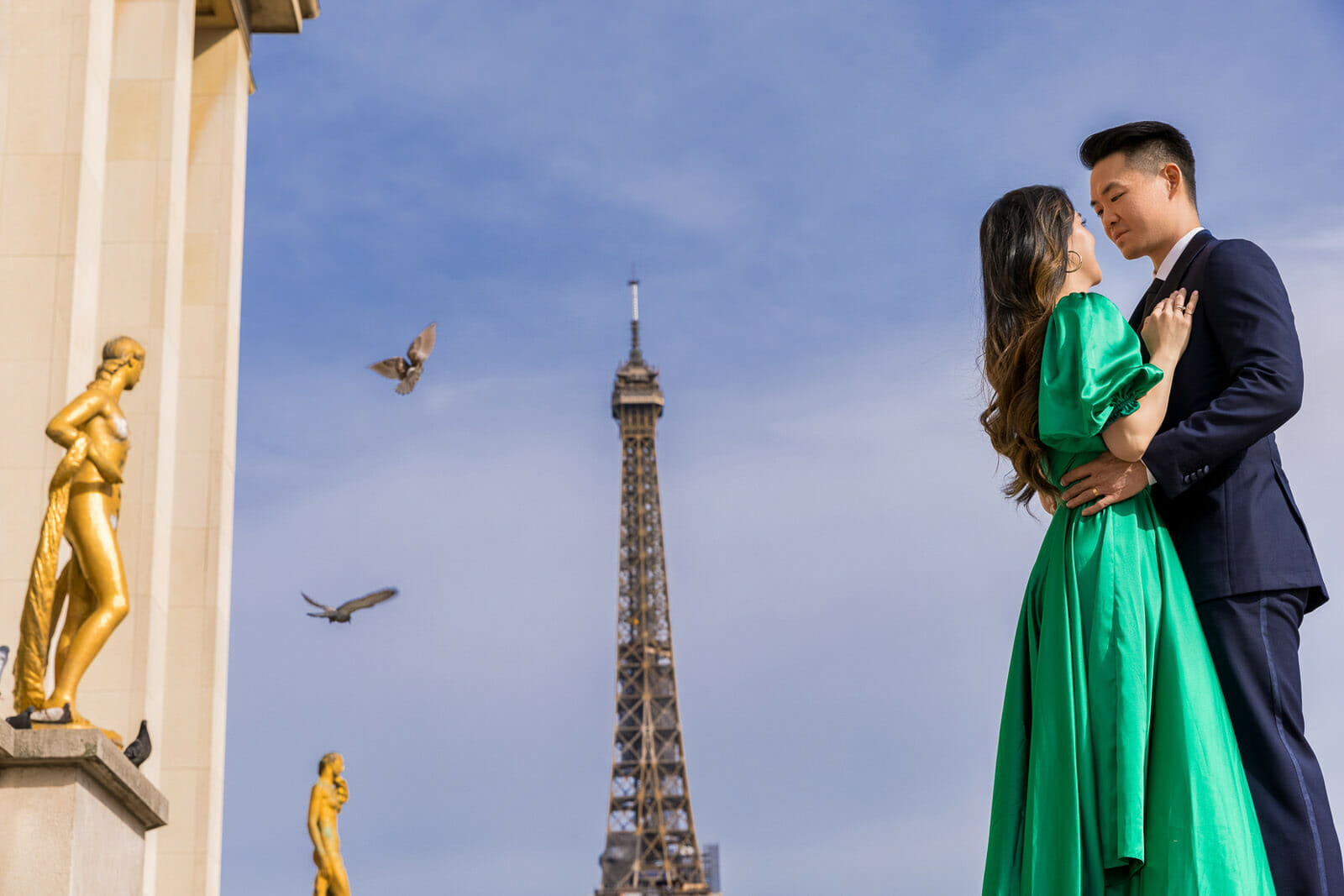 Stunning Eiffel Tower photoshoot at the fountains of Trocadero.