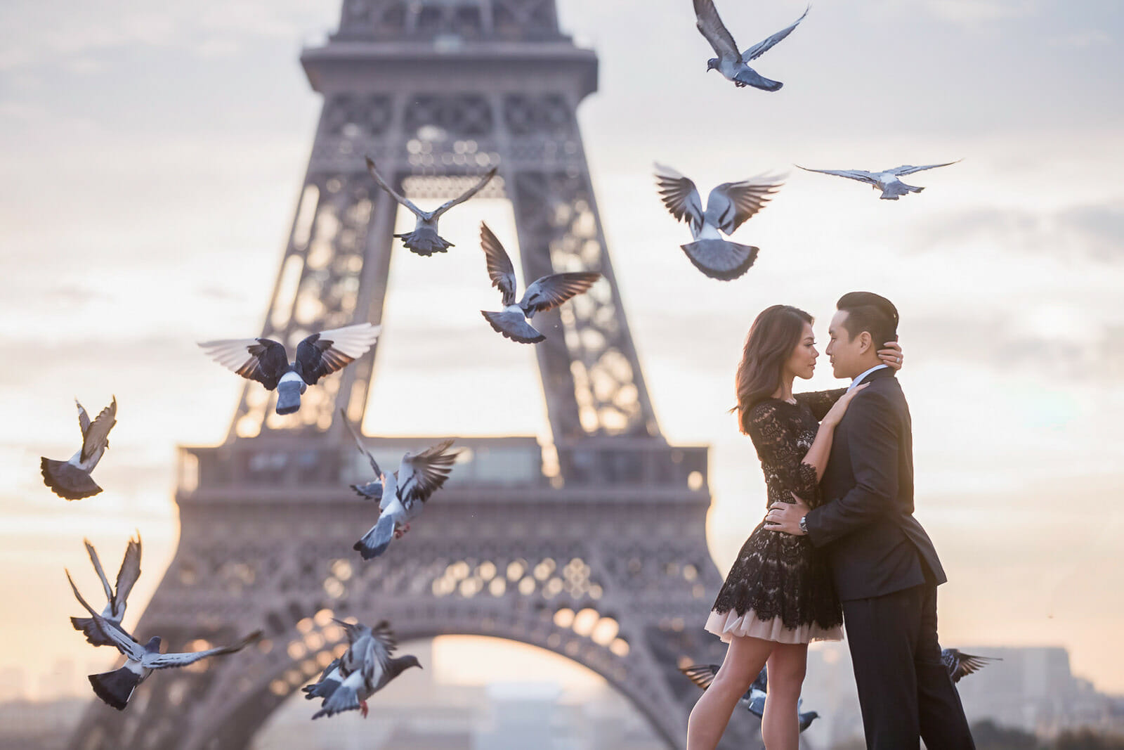 Eiffel Tower couple photos at Trocadero with birds