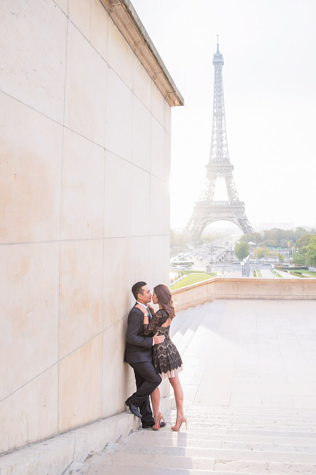 Dreamy Eiffel Tower couple photos at Trocadero around sunrise