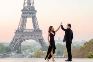 61 Breathtaking Eiffel Tower Couple Pictures You Can Use