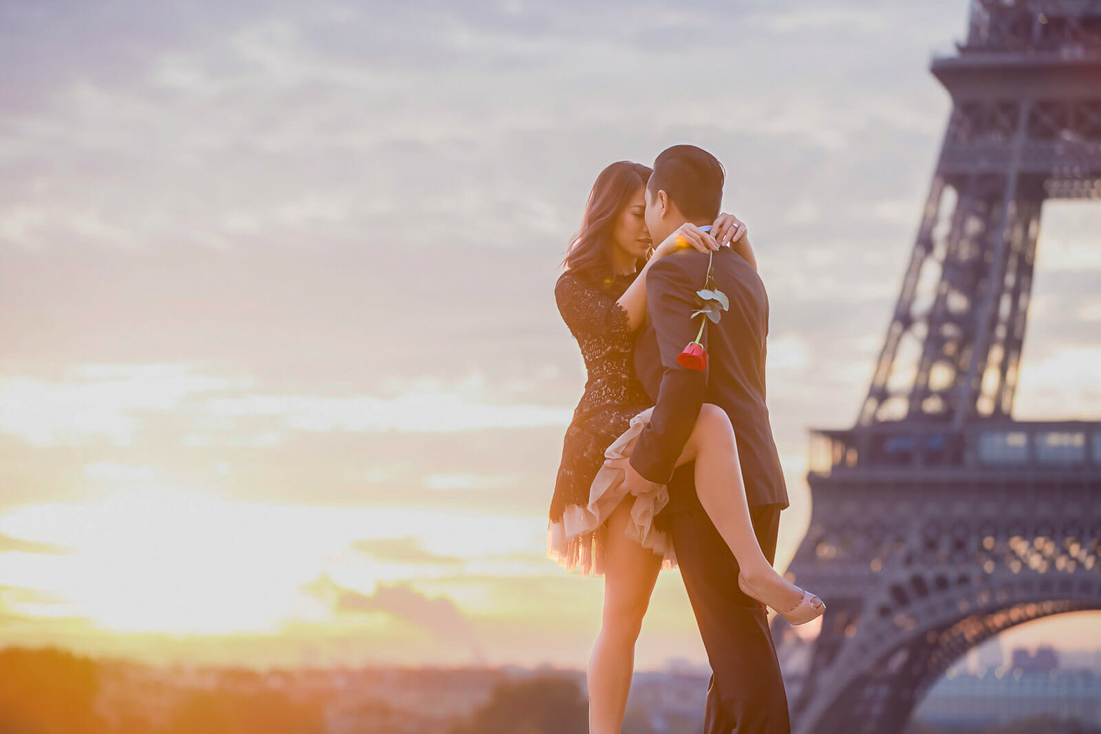 Romantic Eiffel Tower couple photos at Trocadero Paris