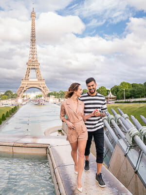 Eiffel Tower couple picture ideas