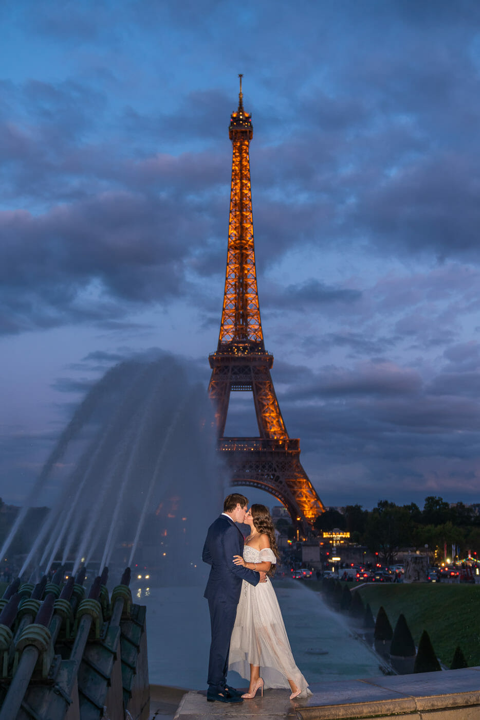 Eiffel Tower couple pictures at night at Trocadero