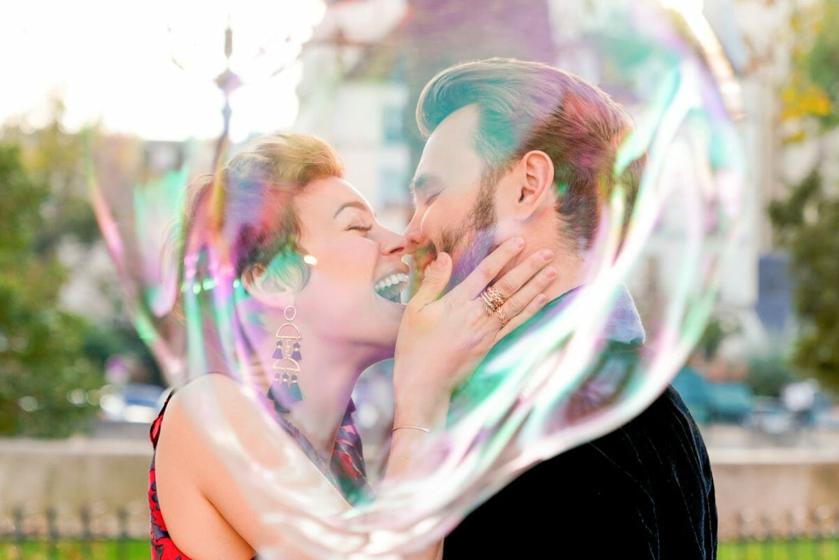 54 ideas creativas para fotos de pareja - Kiss Me In Paris