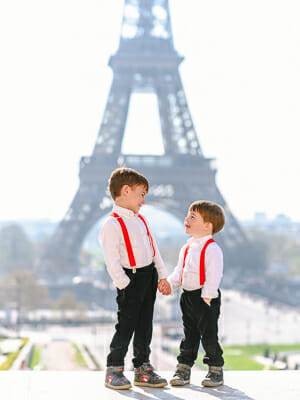 Hire a family photographer in Paris