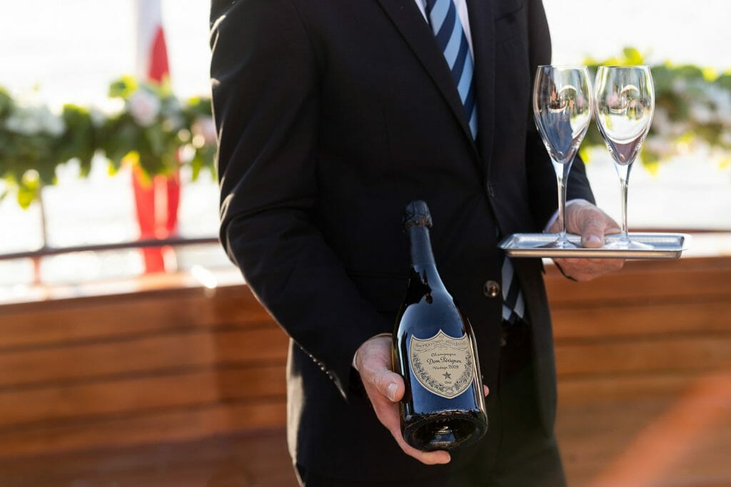 Idées de demande en mariage de luxe à Paris avec du Dom Pérignon 2009 bien frais après son mariage