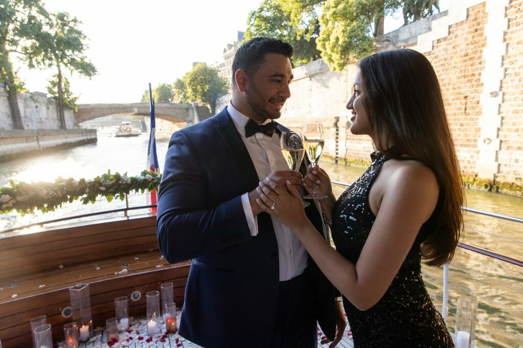 Idées de demande en mariage de luxe à Paris avec du Dom Pérignon 2009 bien frais après son mariage