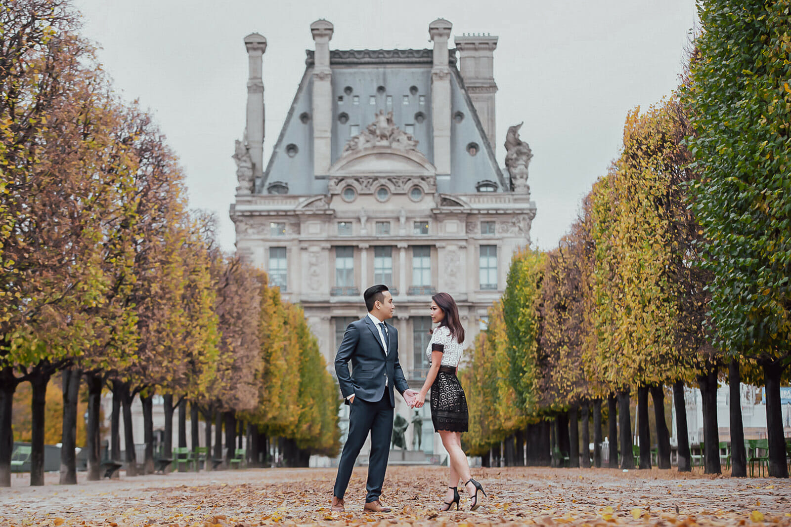 Beautiful couple photography in the Tuileries Garden with the Louvre as backdrop