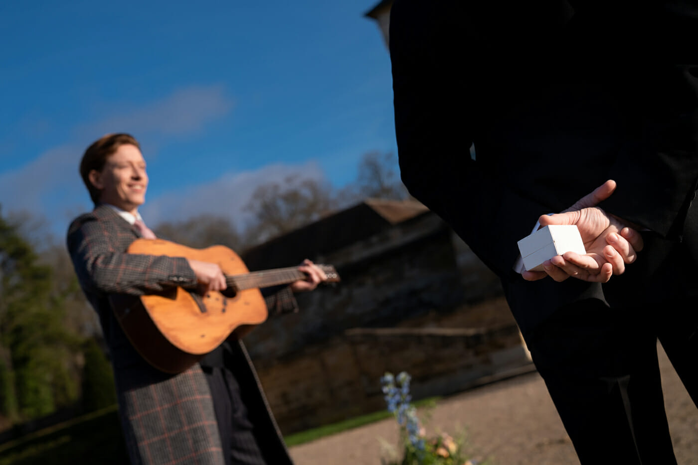 A guitarist plays her favorite song for the Paris surprise proposal
