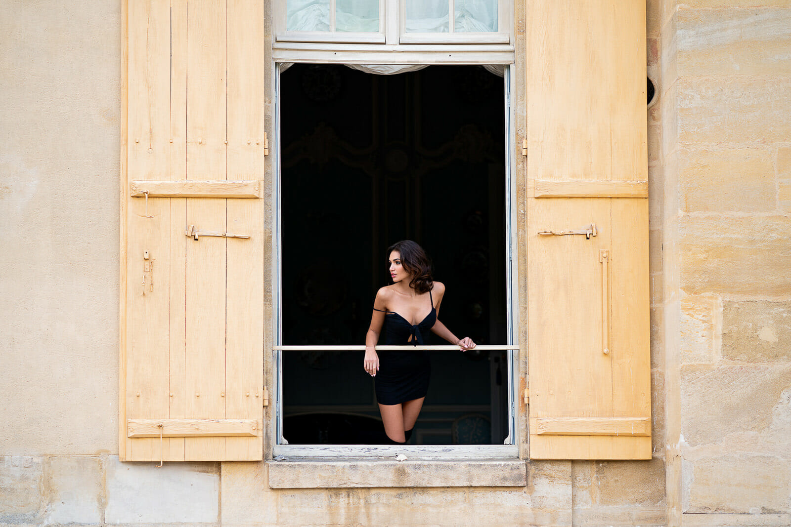 Classy boudoir photography in Paris by Cengiz