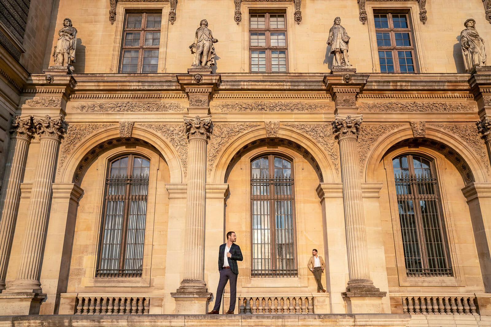 Editorial style Paris couple photo shoot at the Louvre Museum