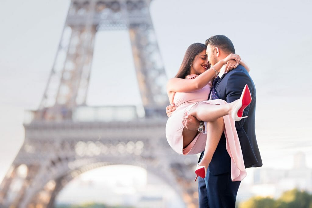 Photos de fiançailles à Paris à la Tour Eiffel