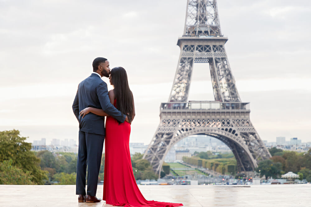 Paris engagement tips Eiffel Tower couple pictures