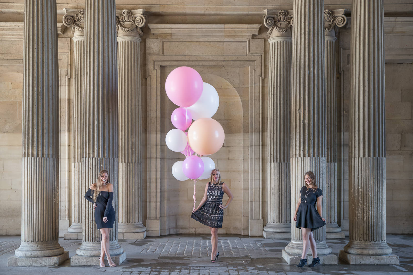 Paris family photos 3 sisters with pink and white balloons