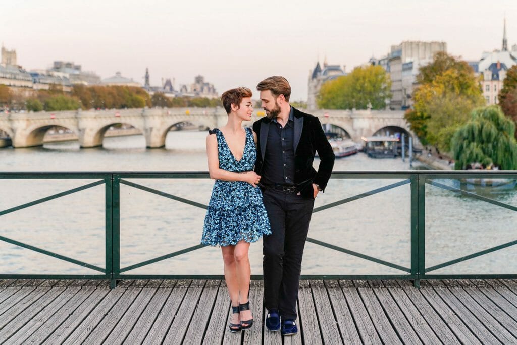 Pont des Art couple photoshoot in Paris