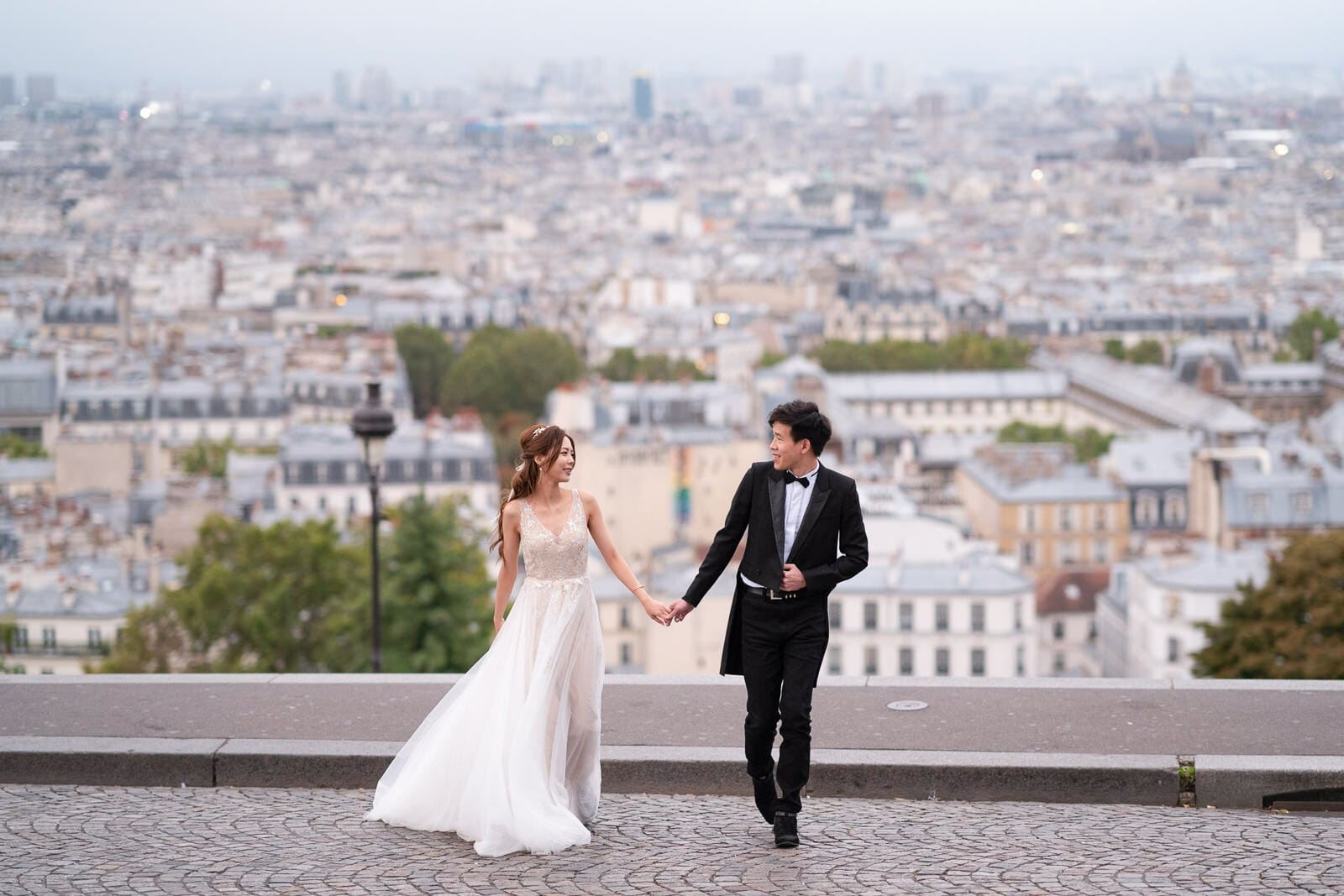 pre-wedding Couple photoshoot in Paris Montmartre at sunrise