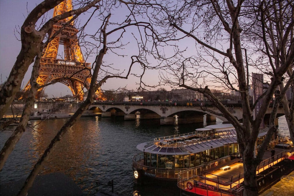 Restaurants with Eiffel Tower view: Ducasse sur Seine dinner cruise