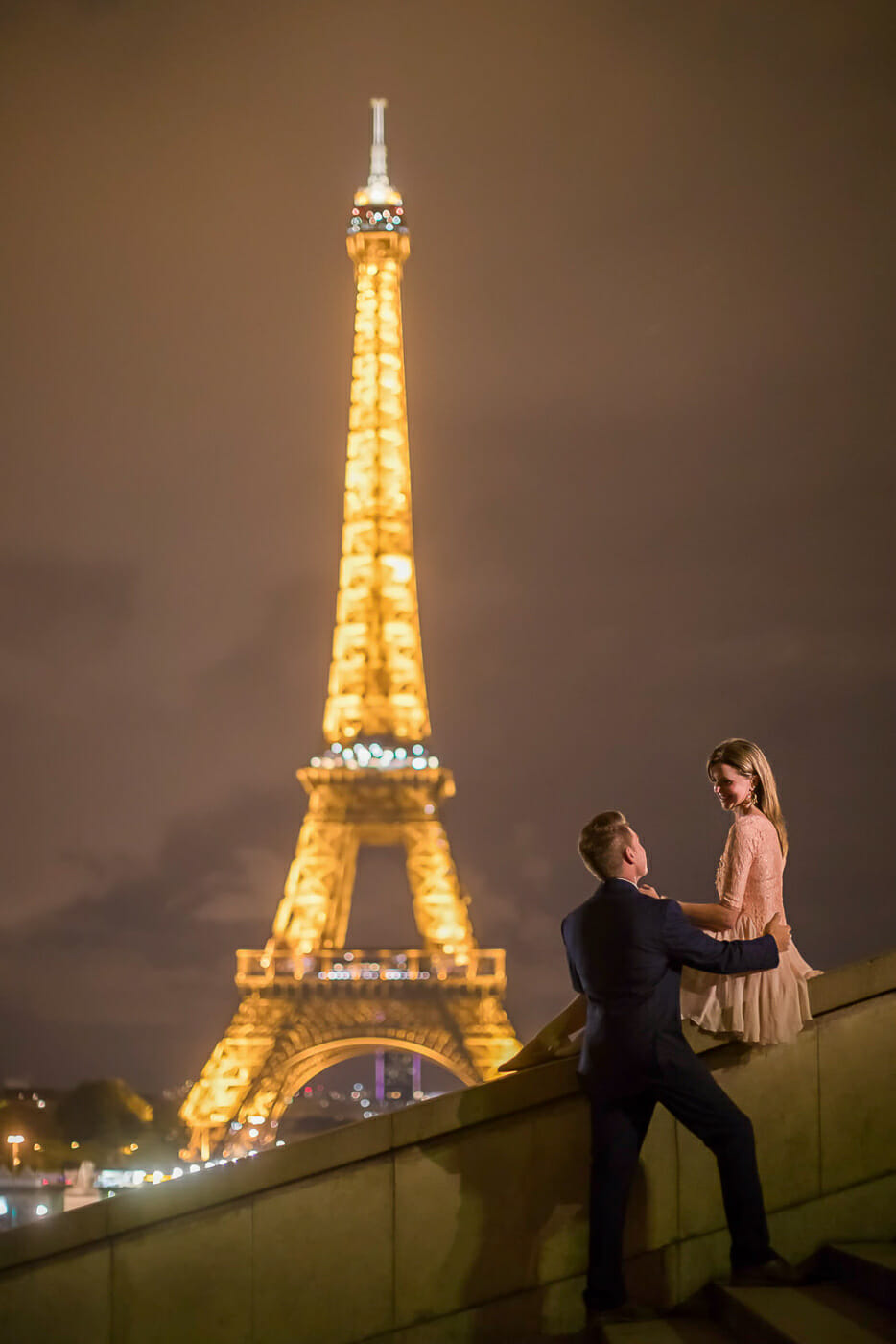 Romantic Eiffel Tower couple pictures at nighttime from Trocadero