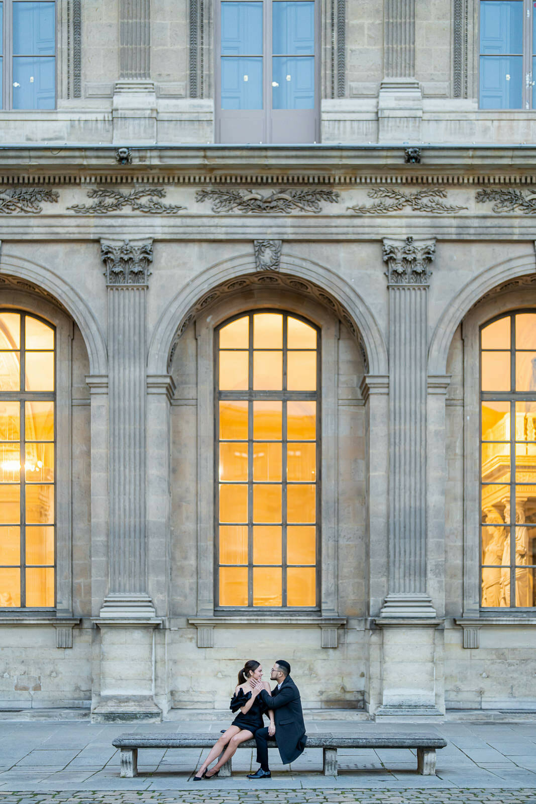 Romantic Paris couple photoshoot at the Louvre Museum in the evening