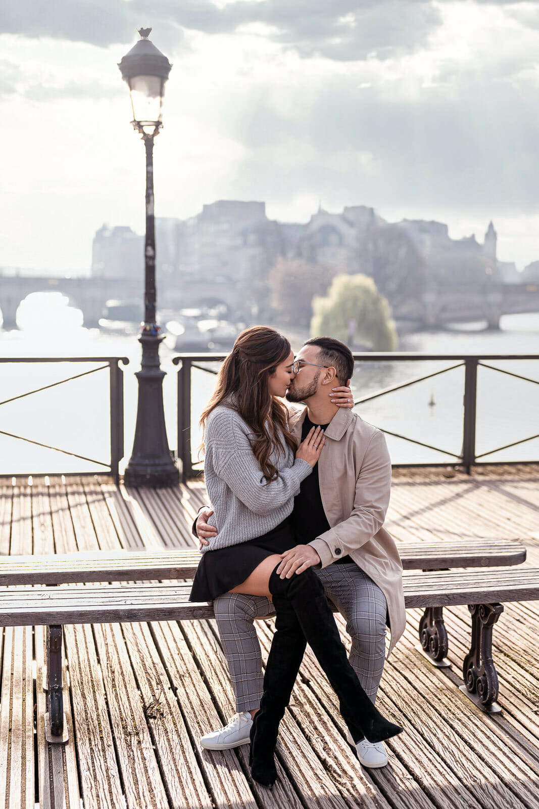 Romantic Paris couple photoshoot Pont des Arts