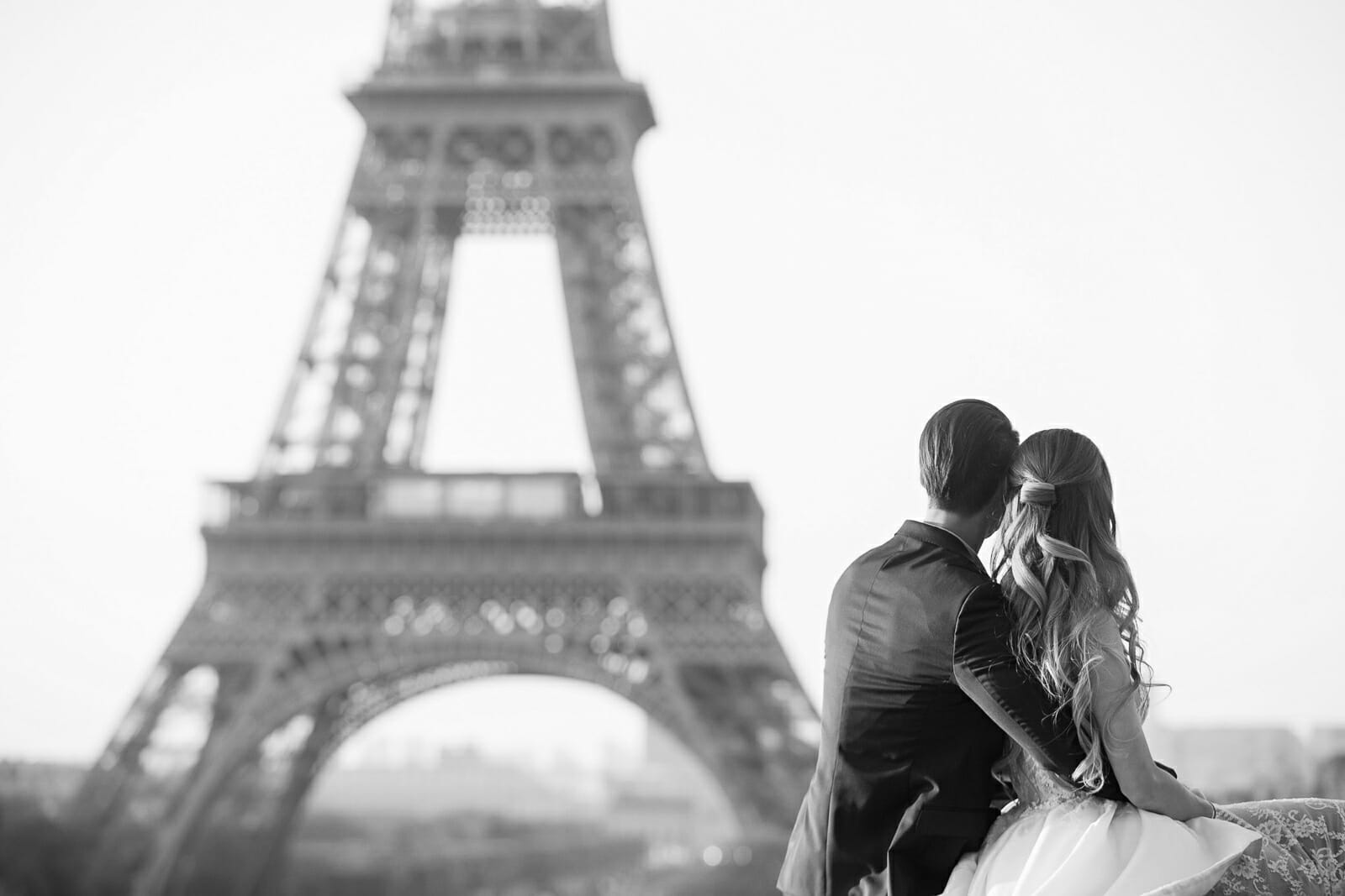 Dreamy pre-wedding Couple photoshoot in Paris Eiffel Tower at sunrise