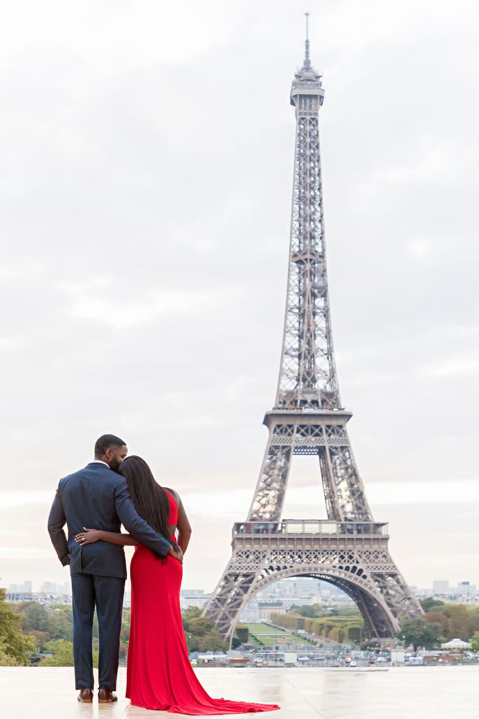 black couple photoshoot in Paris Eiffel Tower Trocadero