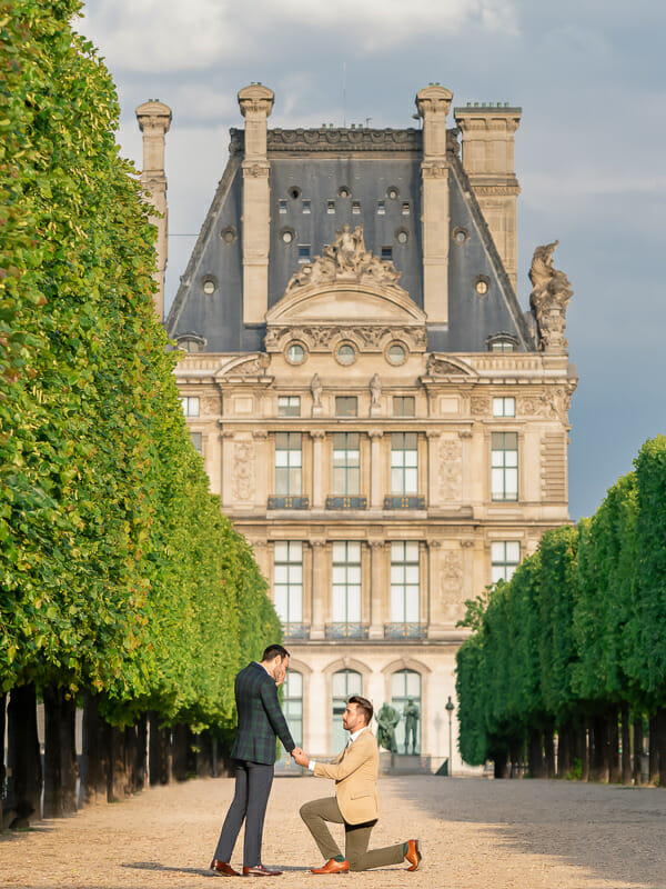 Same sex proposal in the Tuileries Gardens of Paris