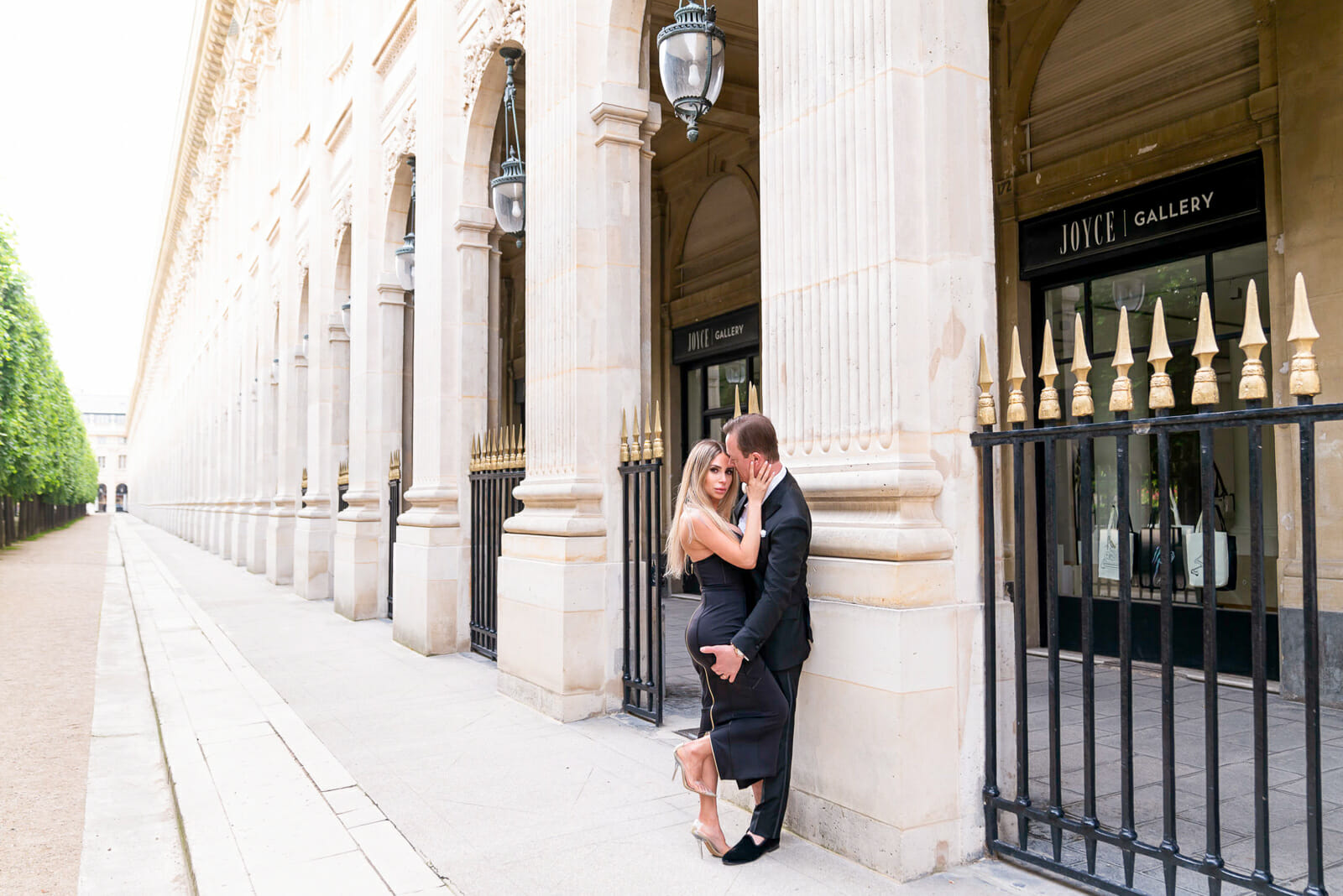 Sexy Couple photoshoot Palais Royal Paris