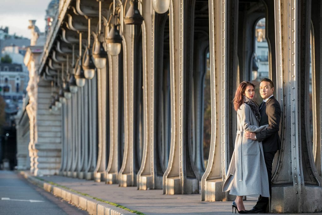 Paris couple package: Beautiful couple portraits at Pont de Bir-Hakeim Bridge