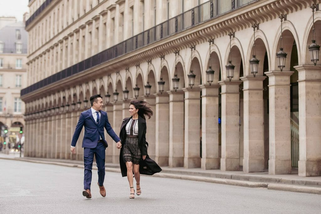 Fotos de pareja con estilo en el Museo del Louvre