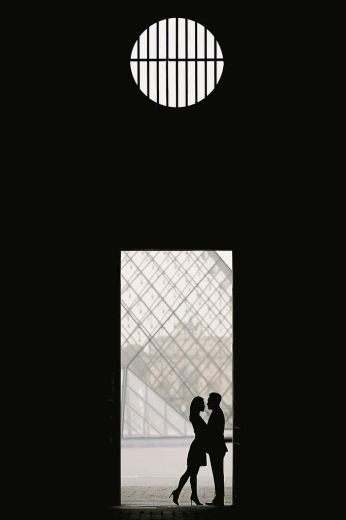 Fotos de pareja con estilo en el Museo del Louvre