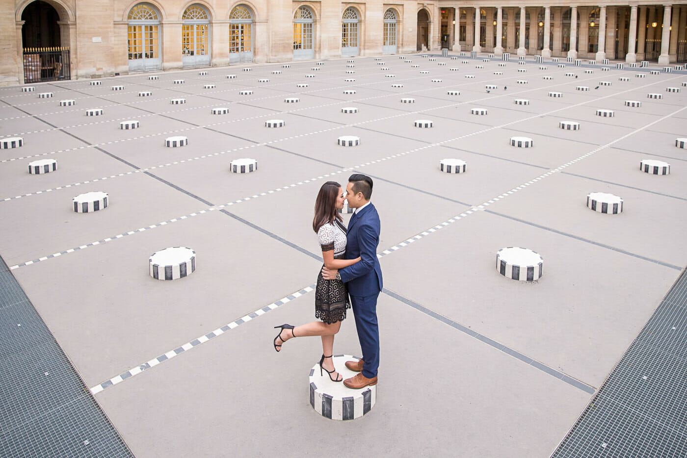 Award-winning engagement photos at Palais-Royal in Paris