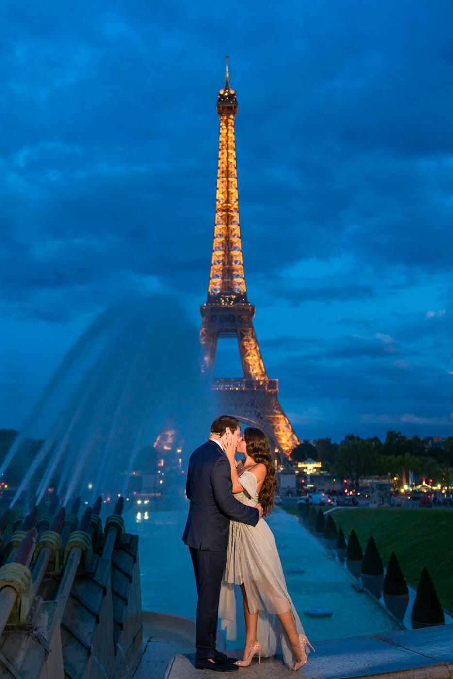 Romantic Eiffel Tower couple photos during the Blue Hour in Paris