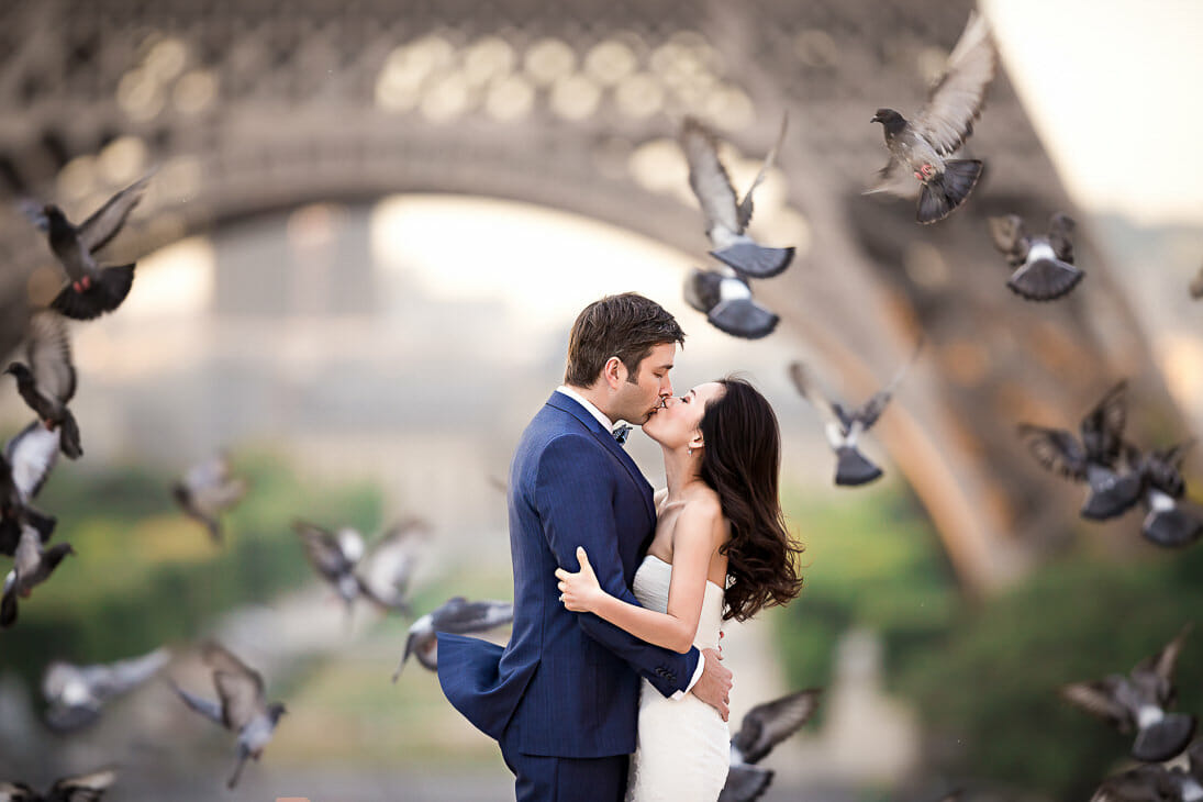pre wedding photoshoot Eiffel tower with pigeons flying