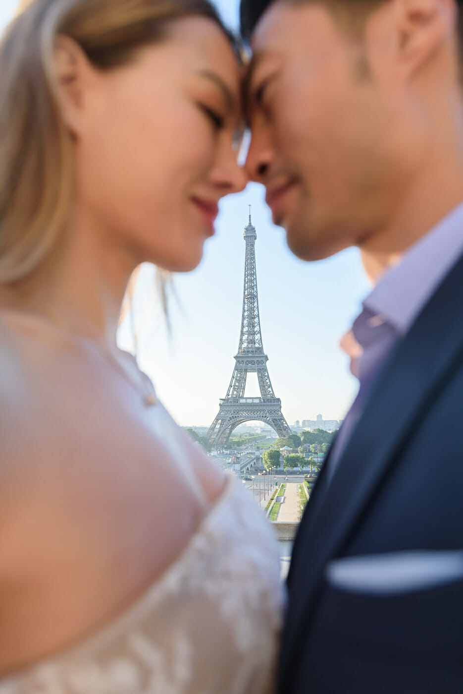 pre wedding photoshoot in paris at Trocadero Eiffel Tower