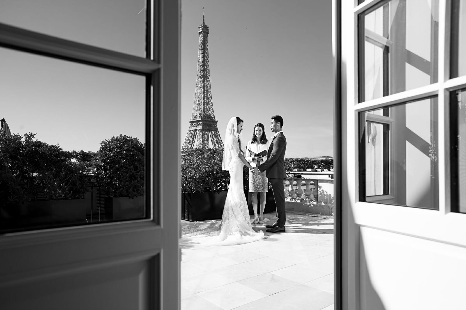 Paris elopement black and white photos