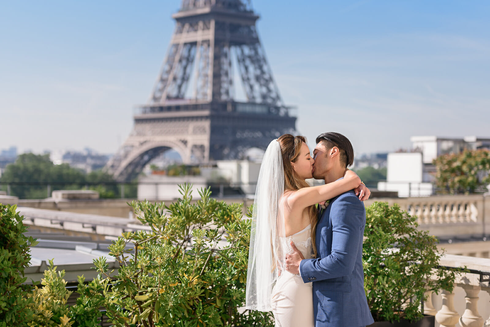 intimate kiss Paris elopement at Shangri la Paris