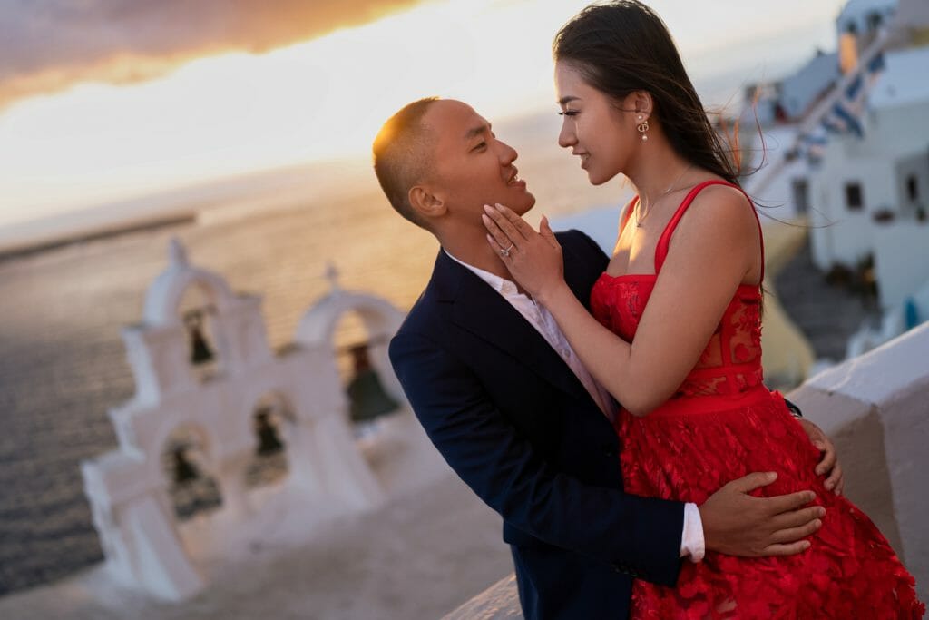 Dreamy couple photoshoot in Santorini at sunset