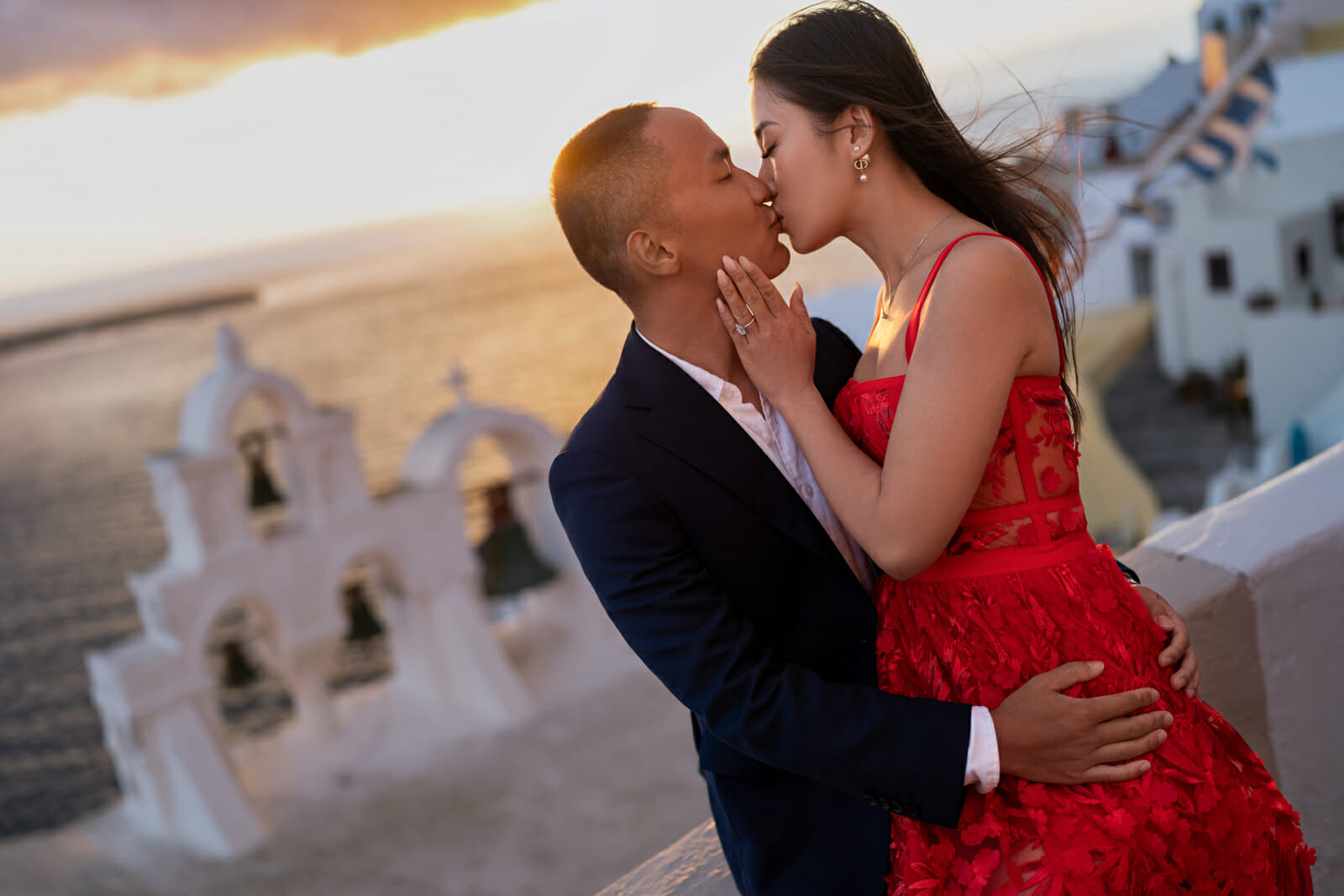 Stunning engagement photos in Santorini