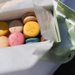 Coffret macarons Ladurée personnalisé pour forfait proposition Bastille Day Paris